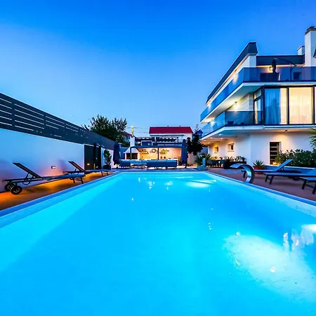 Pensión Luxury Experience - With Pool And Parking Garage