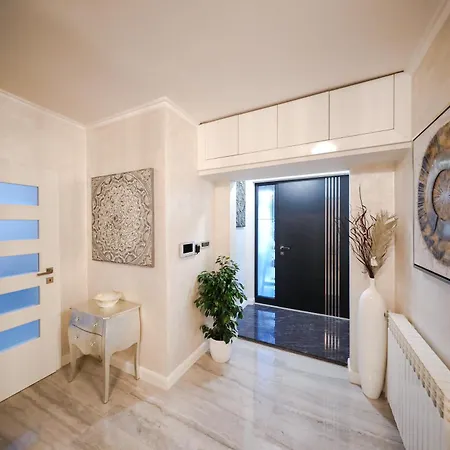 Luxury Experience - With Pool And Parking Garage Zadar