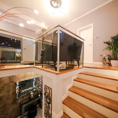 Luxury Experience - With Pool And Parking Garage 4* זאדאר