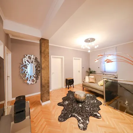 Luxury Experience - With Pool And Parking Garage Guest house