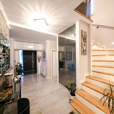 Luxury Experience - With Pool And Parking Garage Guest house