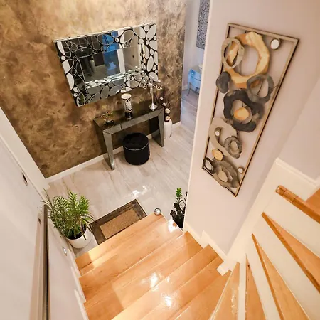Guest house Luxury Experience - With Pool And Parking Garage