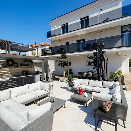 Luxury Experience - With Pool And Parking Garage Guest house Zadar