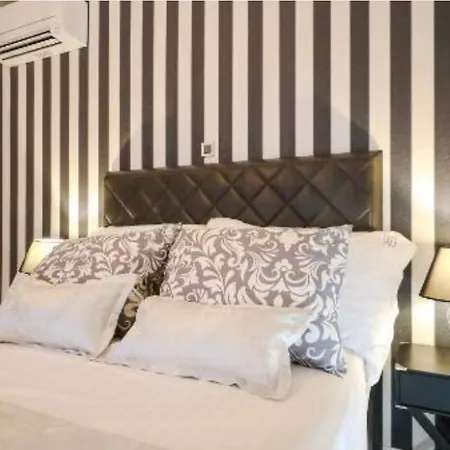 Luxury Experience - With Pool And Parking Garage Guest house 4*