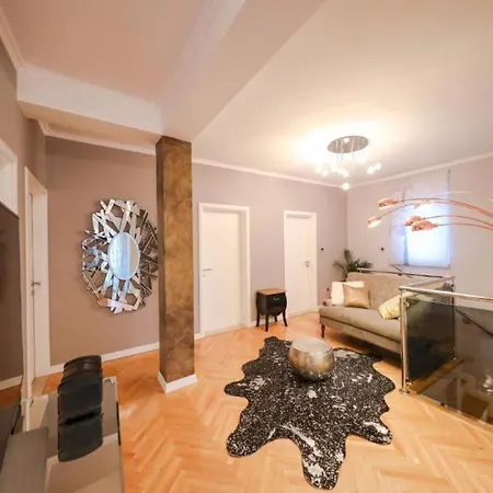 Guest house Luxury Experience - With Pool And Parking Garage 4*