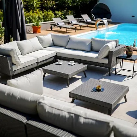 Guest house Luxury Experience - With Pool And Parking Garage Zadar
